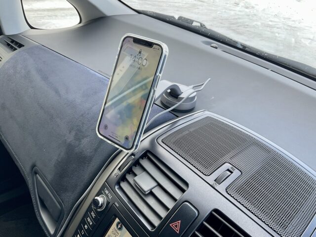 Anker 613 Magnetic Wireless Charger　車内