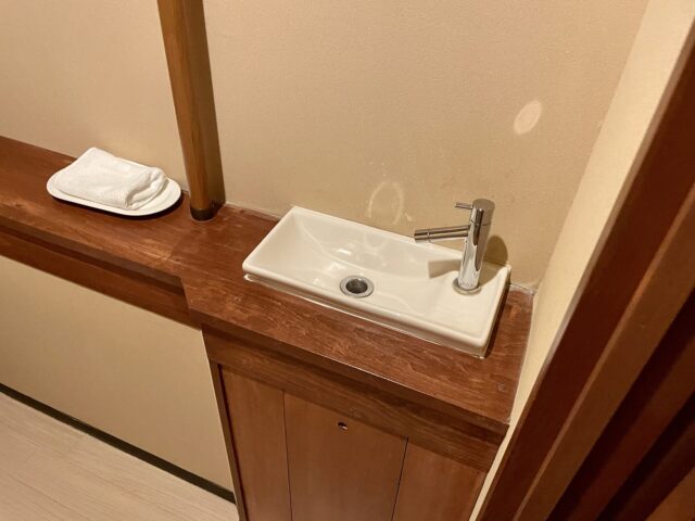 小樽　ふる川　和風洋室　トイレ　手洗いスペース