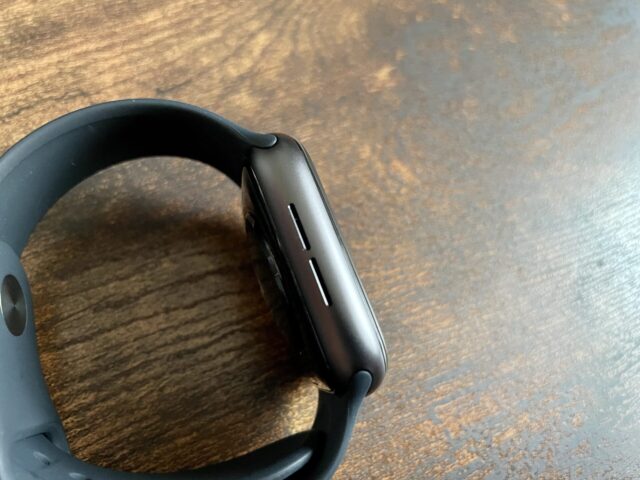 Apple Watch 左側面