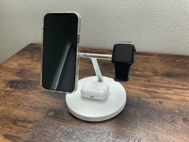 BOOST↑CHARGE PRO 3-in-1 Wireless Charger with MagSafe　3台同時充電