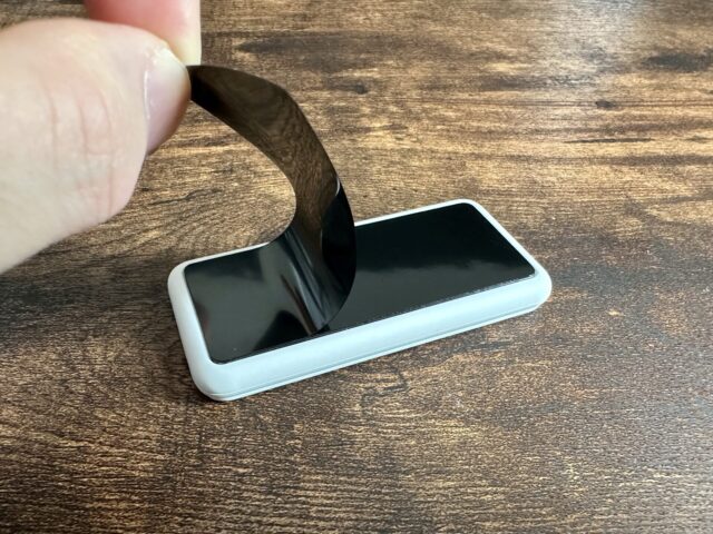 Magnetic Cable Holder　保護フィルム　剥がす