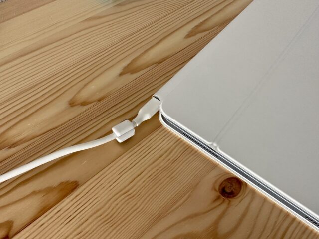 Magnetic Cable Holder　iPad